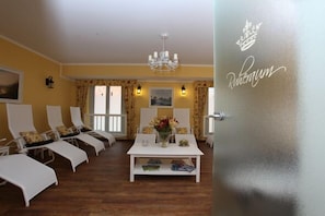 Body treatments, aromatherapy, body scrubs, facials, 4 treatment rooms