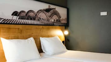 Standaard kamer, 2 eenpersoonsbedden | Luxe beddengoed, een bureau, gratis wifi, beddengoed