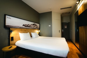 Standard Room, 2 Twin Beds | Premium bedding, desk, free WiFi, bed sheets