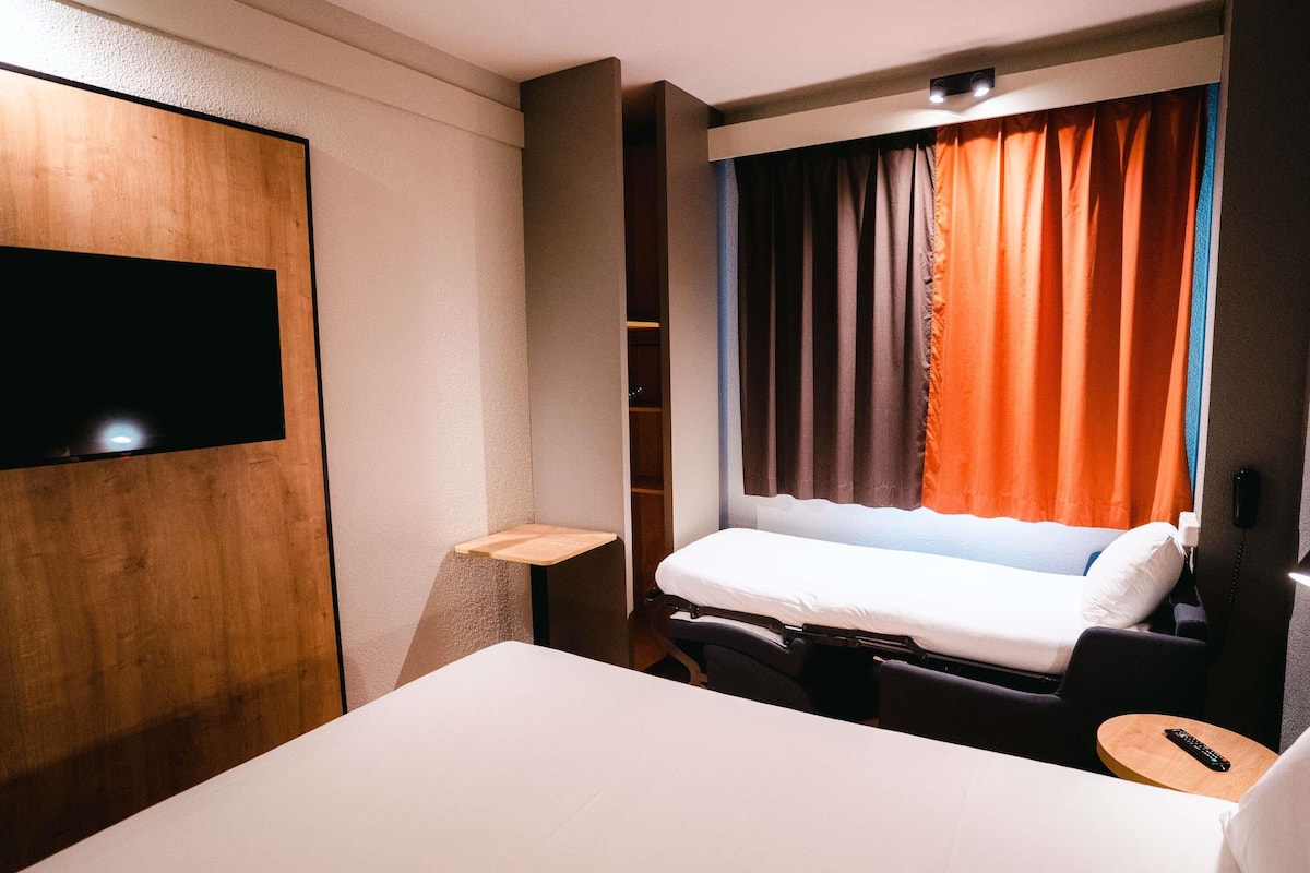 Phòng, nhiều giường (New Bedding) | Bộ đồ giường cao cấp, bàn, truy cập Internet không dây miễn phí