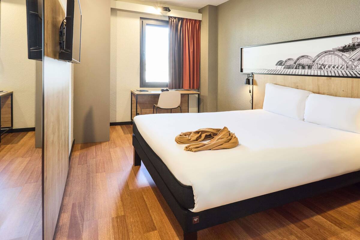 Premium bedding, desk, free WiFi, bed sheets