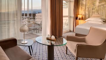 Deluxe Room, Terrace, Park View | Down comforters, Select Comfort beds, minibar, in-room safe