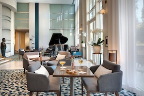 Garden views, serves lunch, dinner and brunch