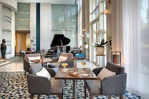 Con vista al jardín, se sirven almuerzos, cenas y brunch