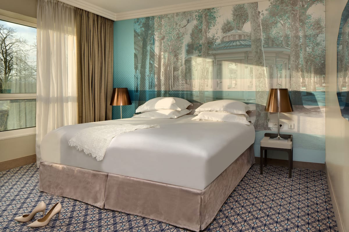 Deluxe Suite
