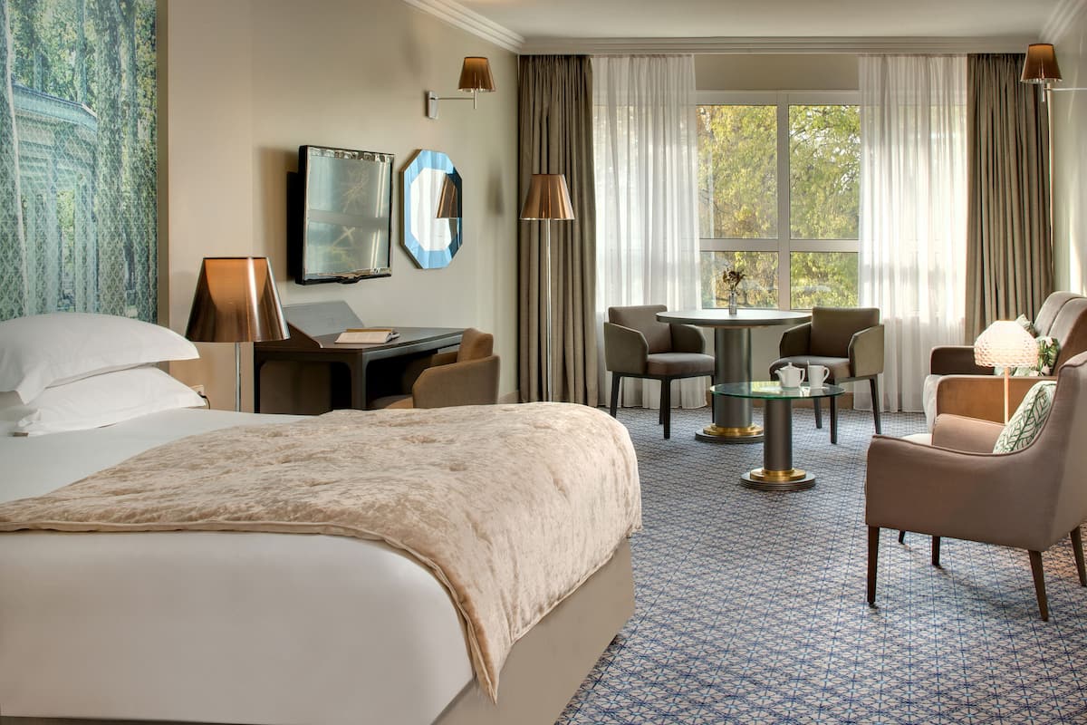 Junior Suite | 1 bedroom, down comforters, Select Comfort beds, minibar