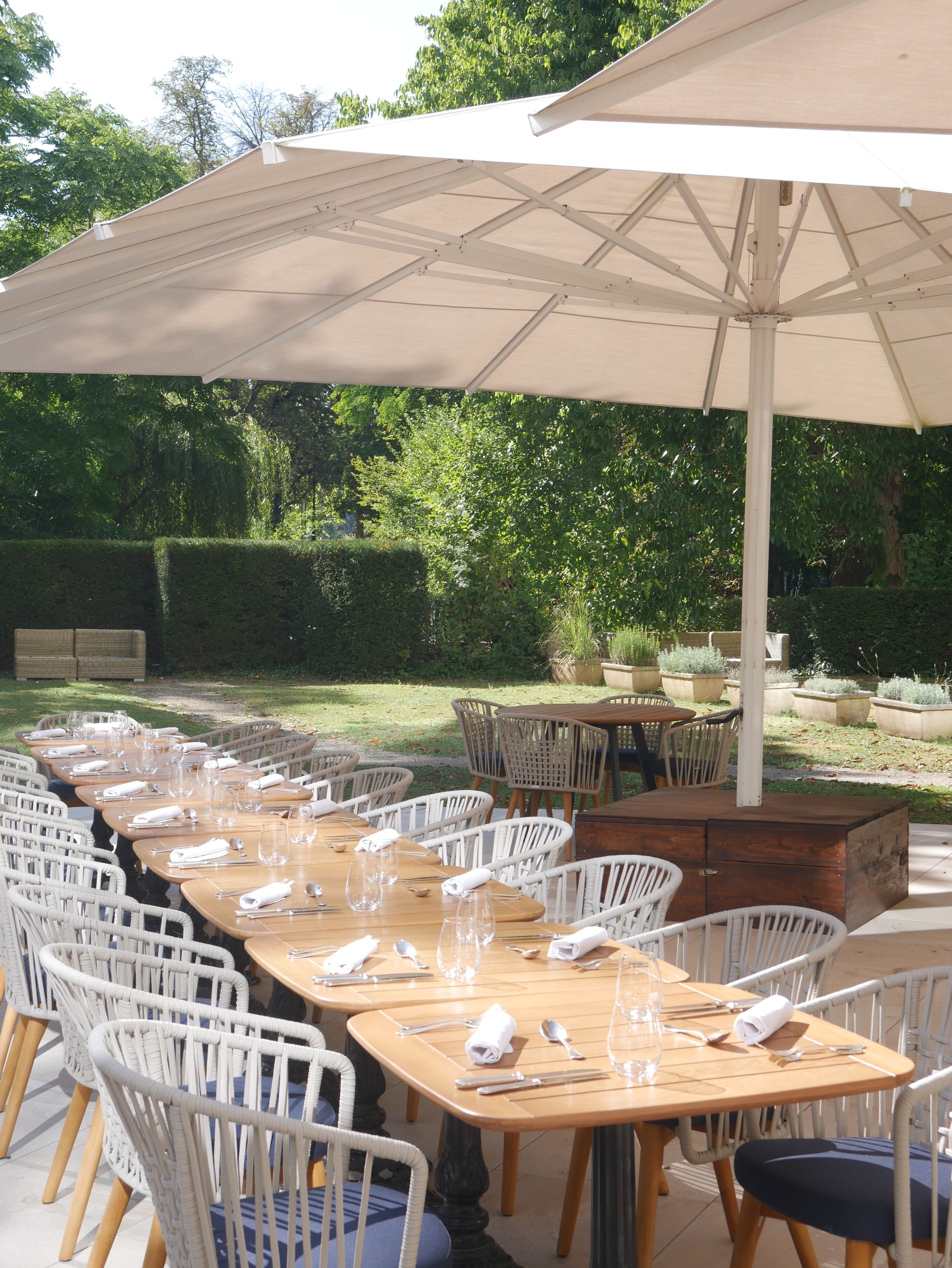 lunch and dinner served, garden views