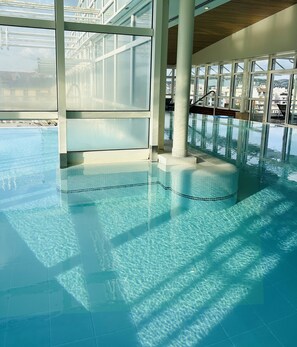 Indoor pool, outdoor pool, open 8:00 AM to 10:00 PM, pool umbrellas - Célestins Spa Thermal & Hôtel (Vichy)