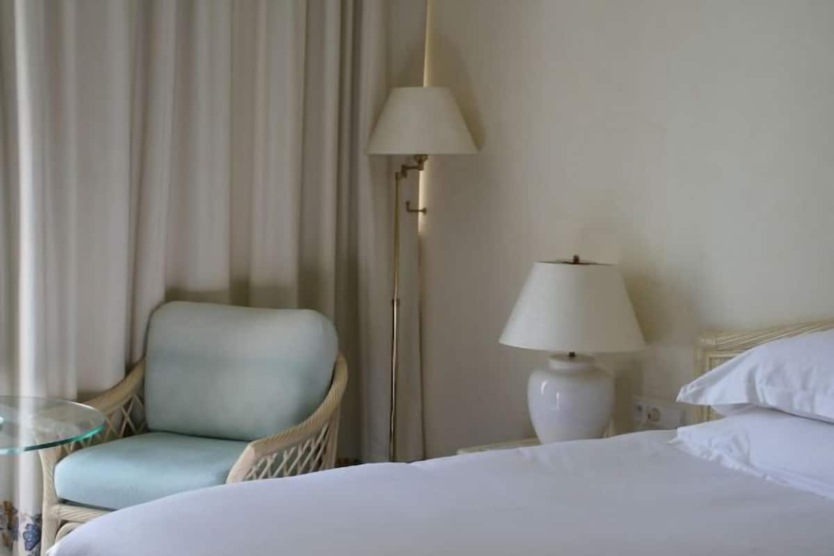 1 bedroom, down comforters, Select Comfort beds, minibar