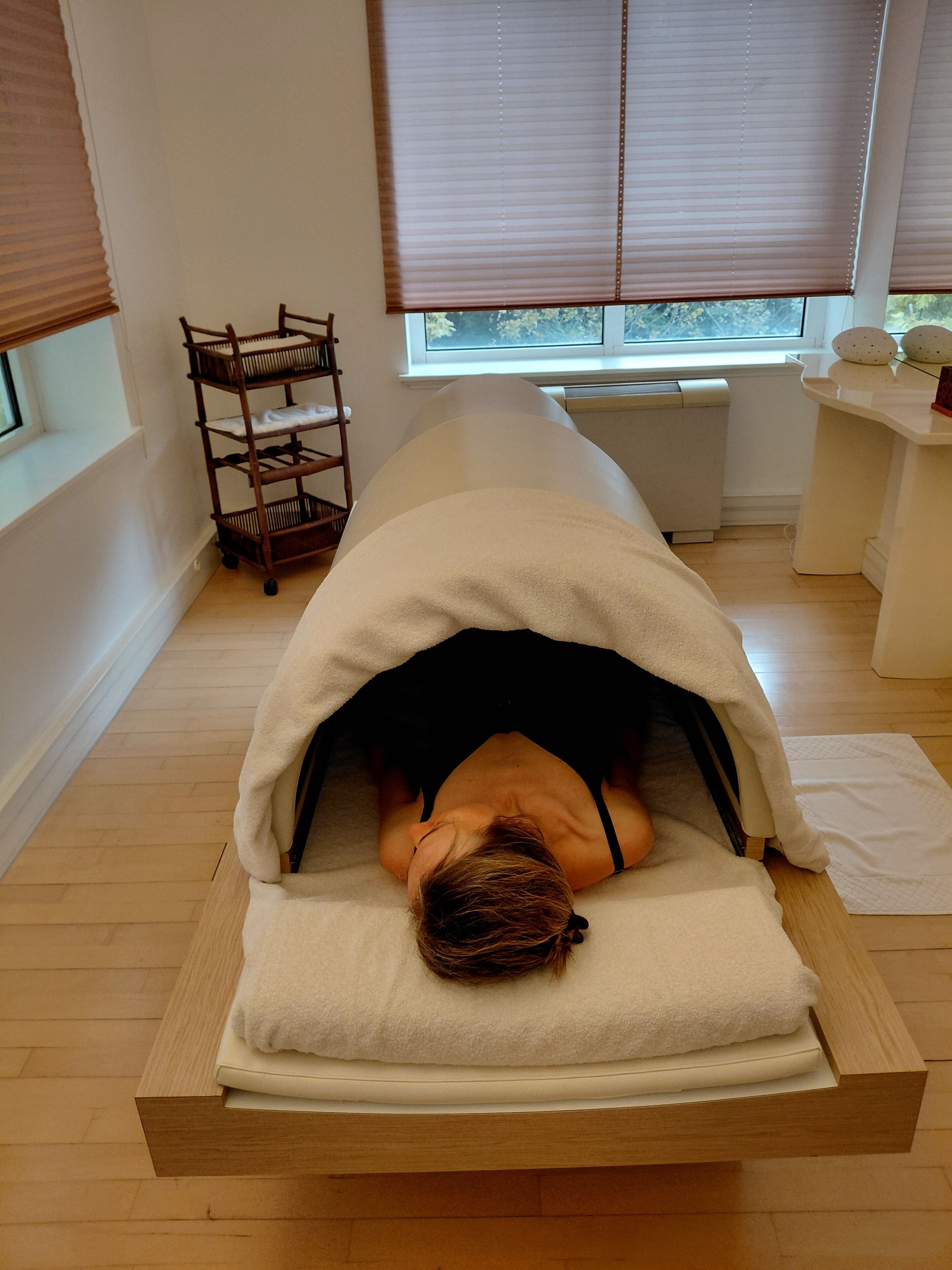 Couples treatment room(s), sauna, hot tub, steam room