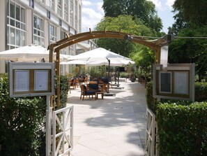 Lunch and dinner served, garden views 