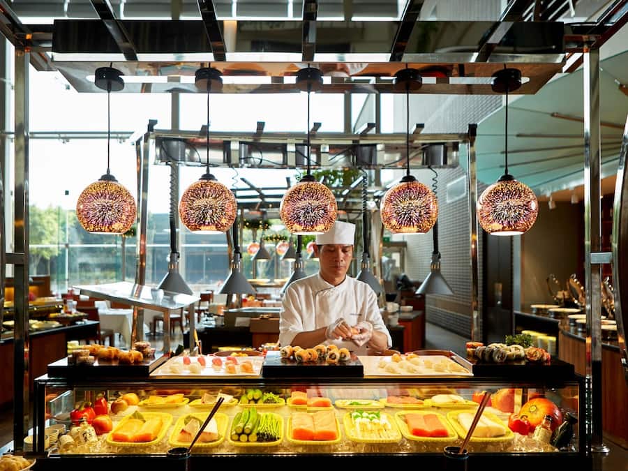 5 restaurants, breakfast, lunch, dinner served; Chinese cuisine