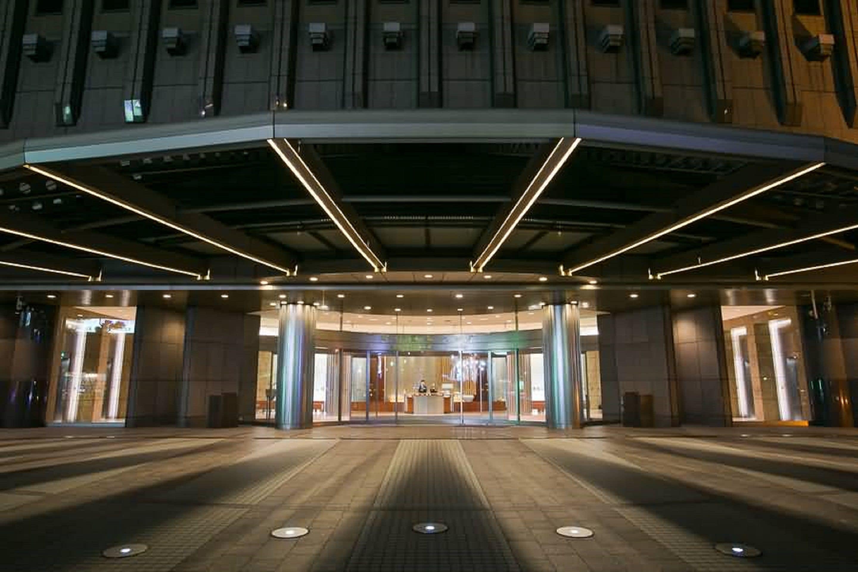 Fachada de la propiedad por la tarde o noche