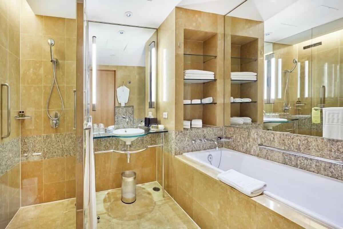 Banheiro | Banheira e chuveiro separados, banheira de imersão