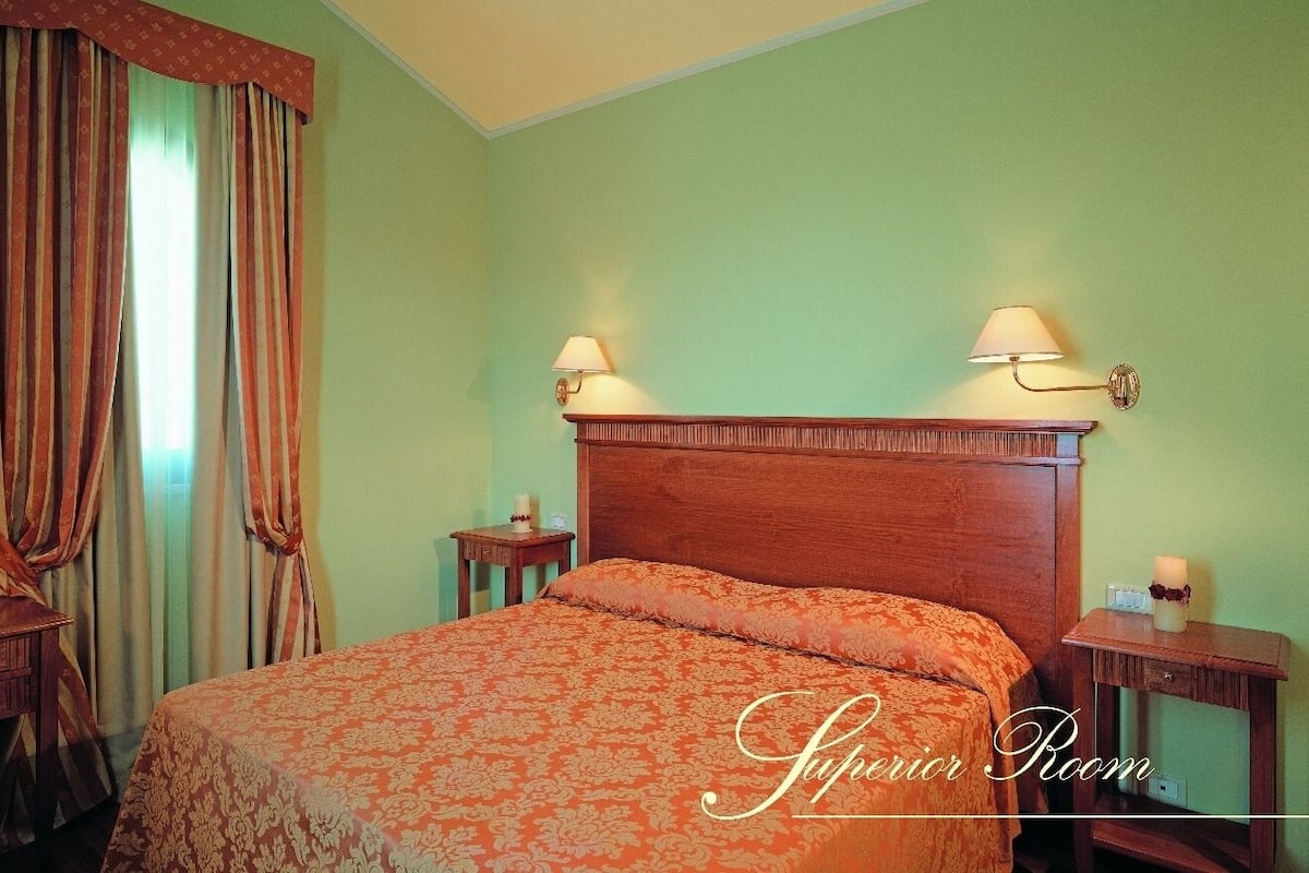 Superior Room, Hill View | 1 bedroom, minibar, in-room safe, individually furnished
