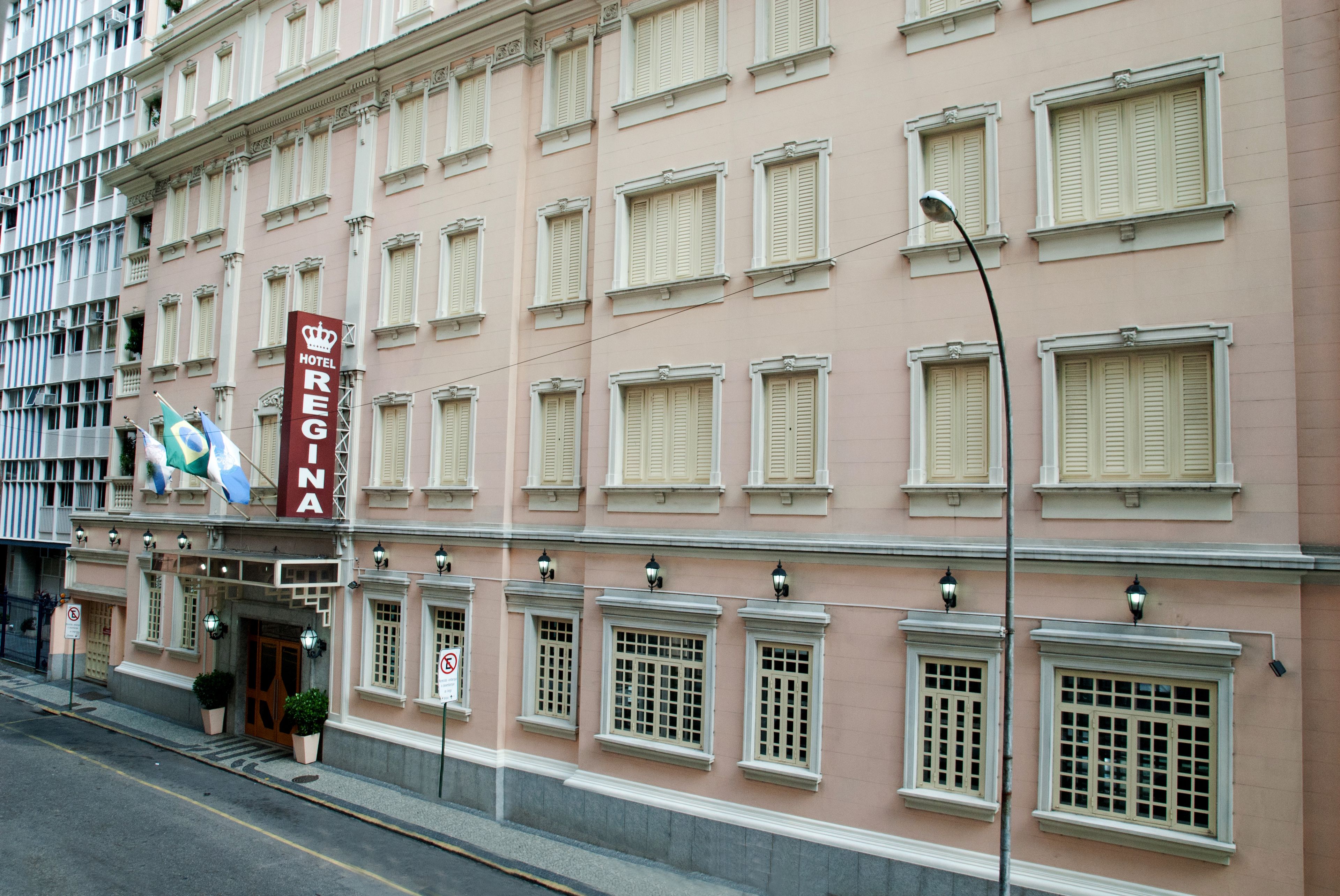 A pink building with a sign reading "HOTEL REGINA".