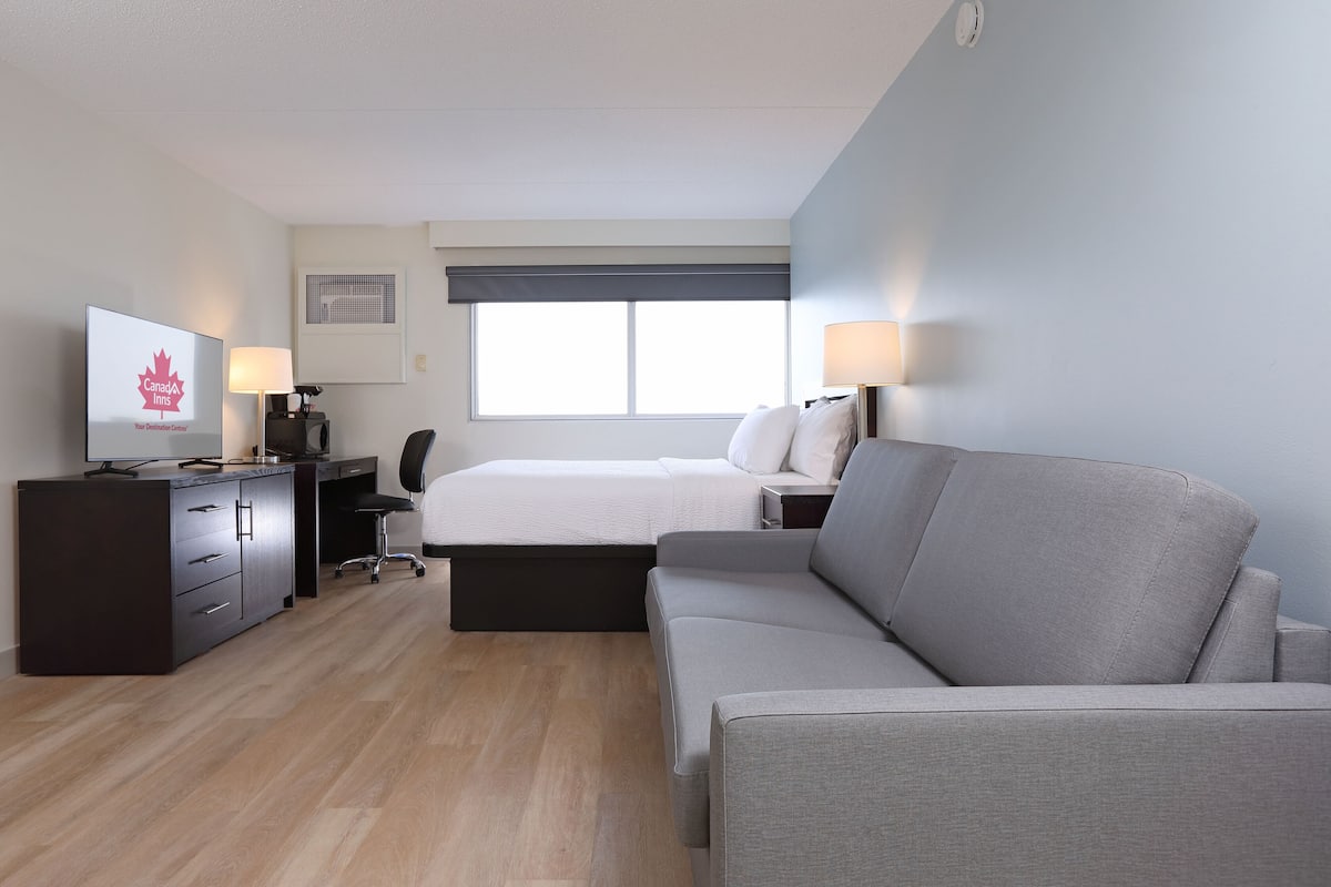 Desk, iron/ironing board, free WiFi, bed sheets