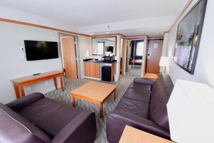 Executive Suite | Living room | 42-inch LCD TV with cable channels, TV
