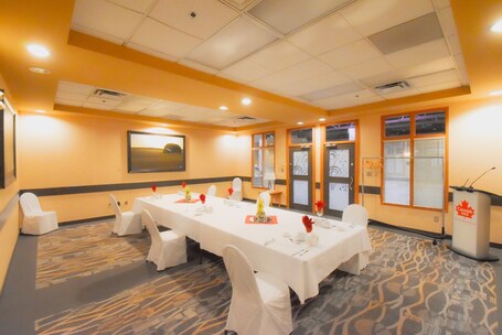 Canad Inns Destination Centre Polo Park - Image 17