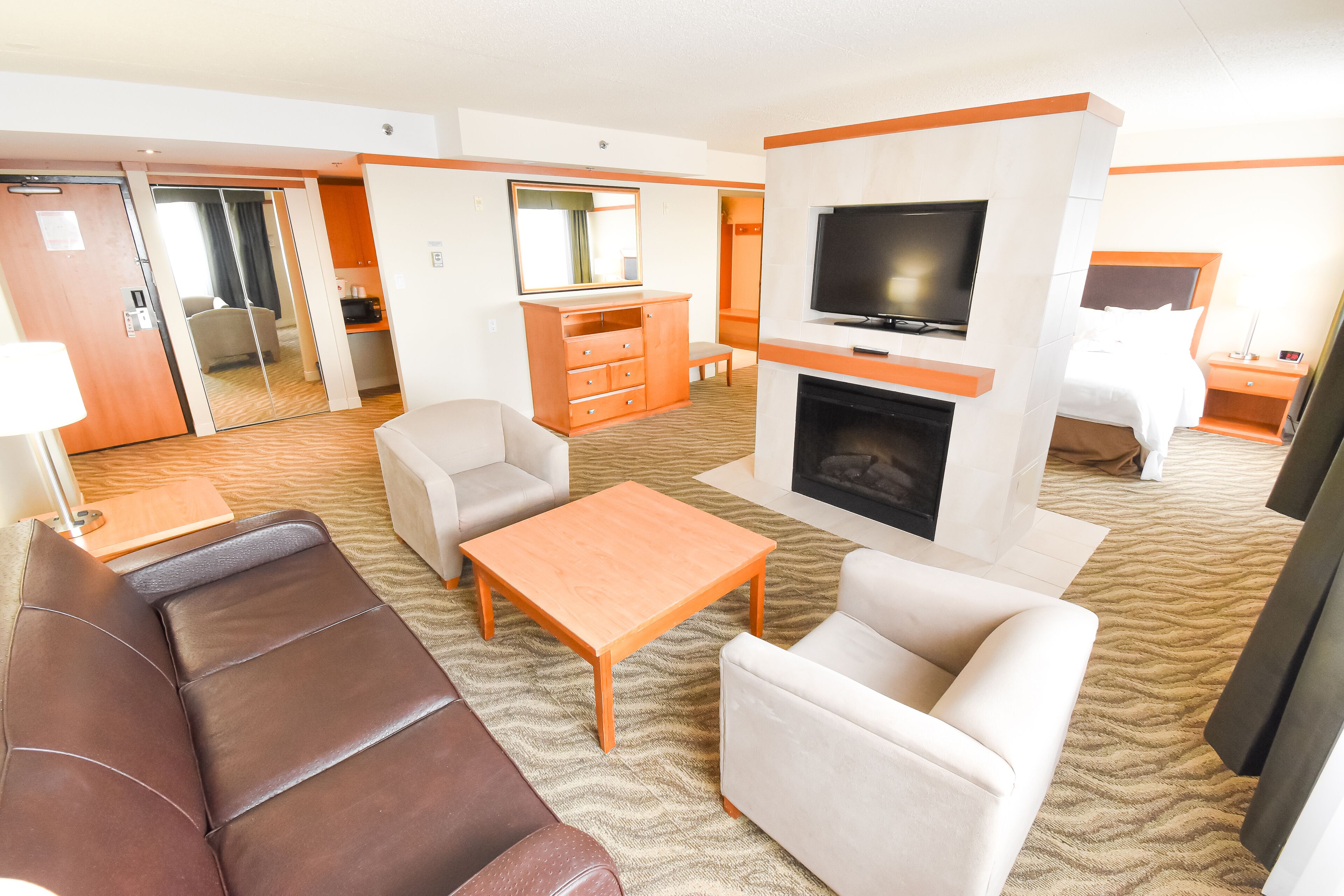 executive studio, 1 king bed, executive level | living room | 42-inch lcd tv with cable channels, tv