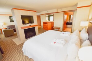 Executive Studio, 1 King Bed, Executive Level | Desk, iron/ironing board, free WiFi, bed sheets - Canad Inns Destination Centre Polo Park (Winnipeg)
