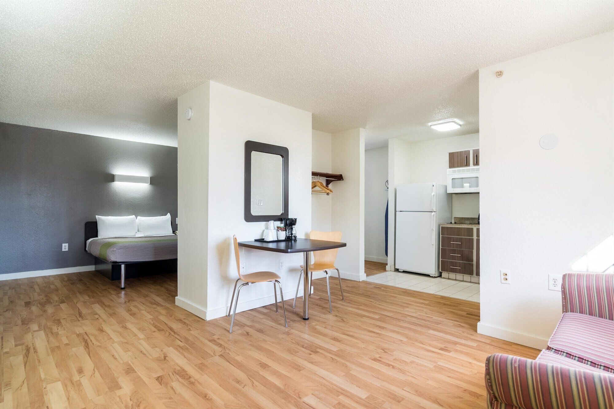 書桌、熨斗/熨衫板、免費 Wi-Fi、床單