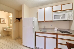 Refrigerador, microondas, cafetera/tetera