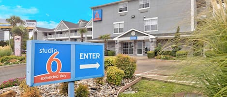 المنشأة من الخارج