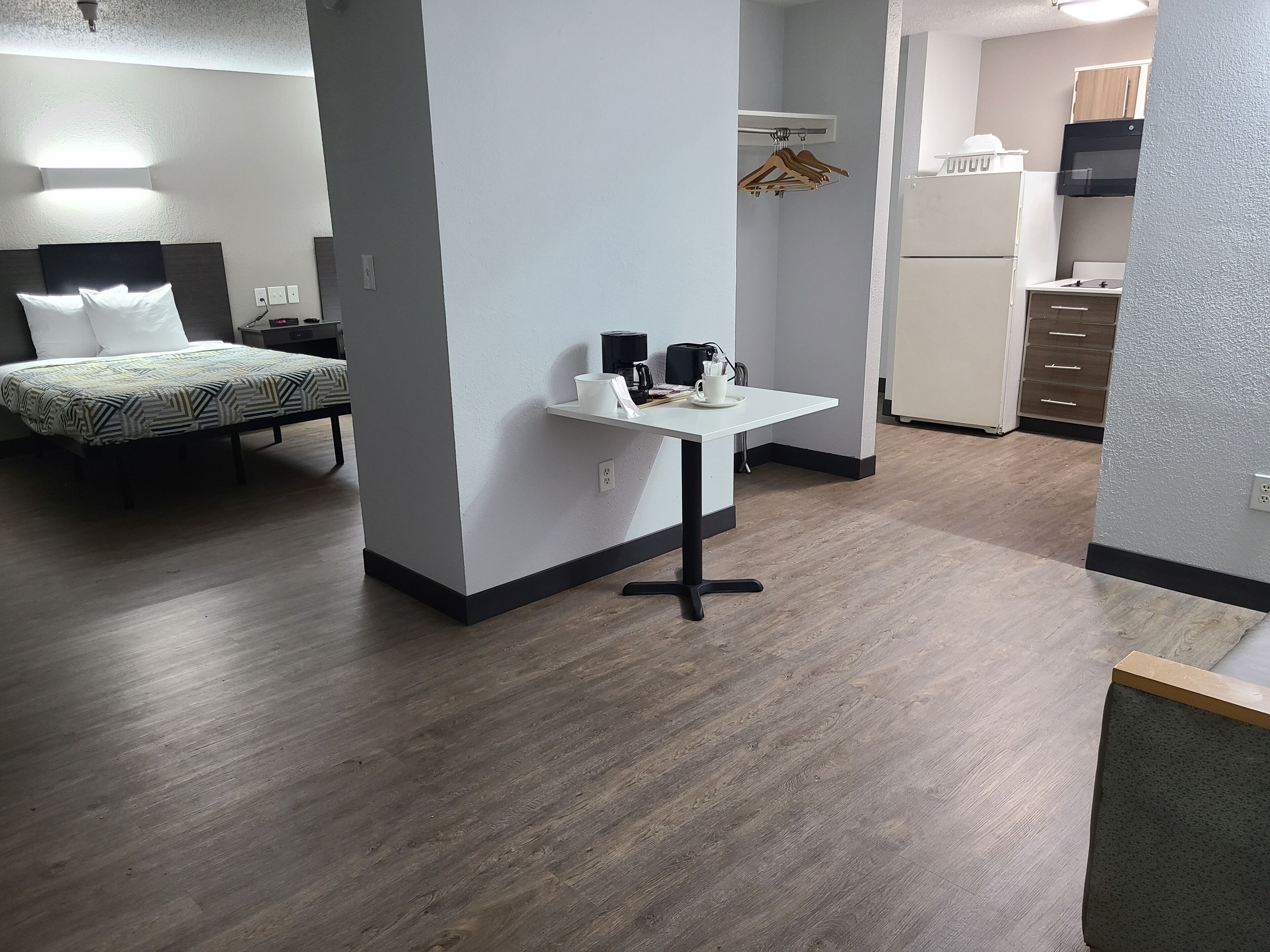 Iron/ironing board, free WiFi, bed sheets