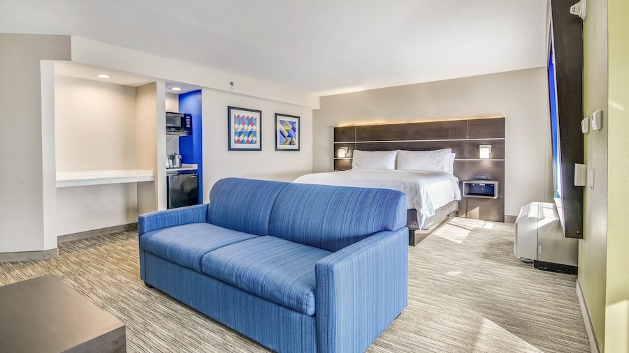 Holiday Inn Express & Suites Longview North by IHG