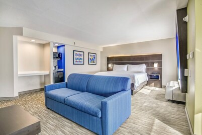 Holiday Inn Express & Suites Longview North by IHG