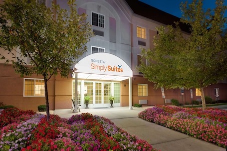 Exterior. Sonesta Simply Suites Nanuet