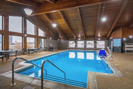 Indoor pool. Quality Inn & Suites Harrington - Milford
