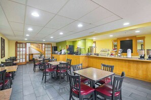 Desayuno de autoservicio incluido todos los días 
