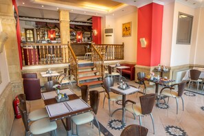 Tägliches Frühstücksbuffet gegen Gebühr