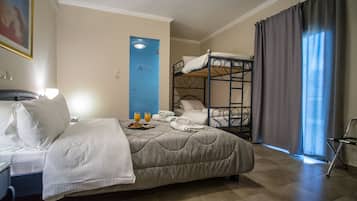 Escritorio, sistema de insonorización, wifi gratis y ropa de cama