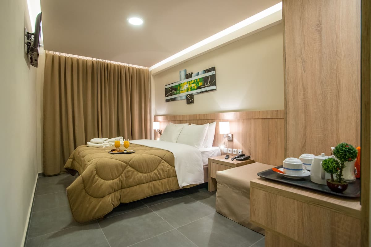 Deluxe Double Room | 2 bedrooms, blackout drapes, iron/ironing board, free WiFi
