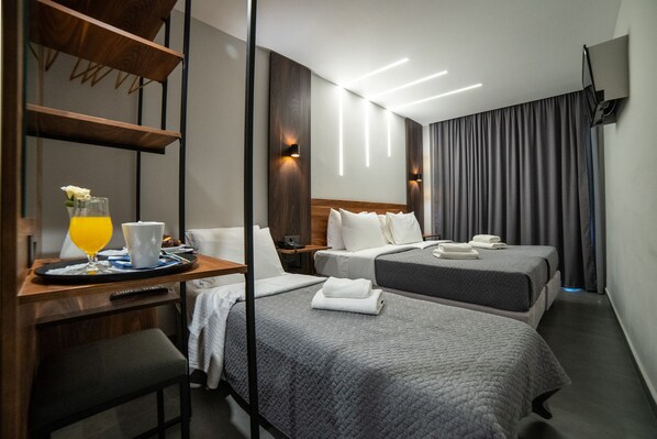 Deluxe Triple Room | 1 bedroom, blackout drapes, iron/ironing board, free WiFi