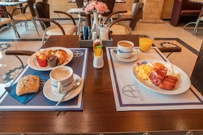 Desayuno buffet todos los días (con cargo)