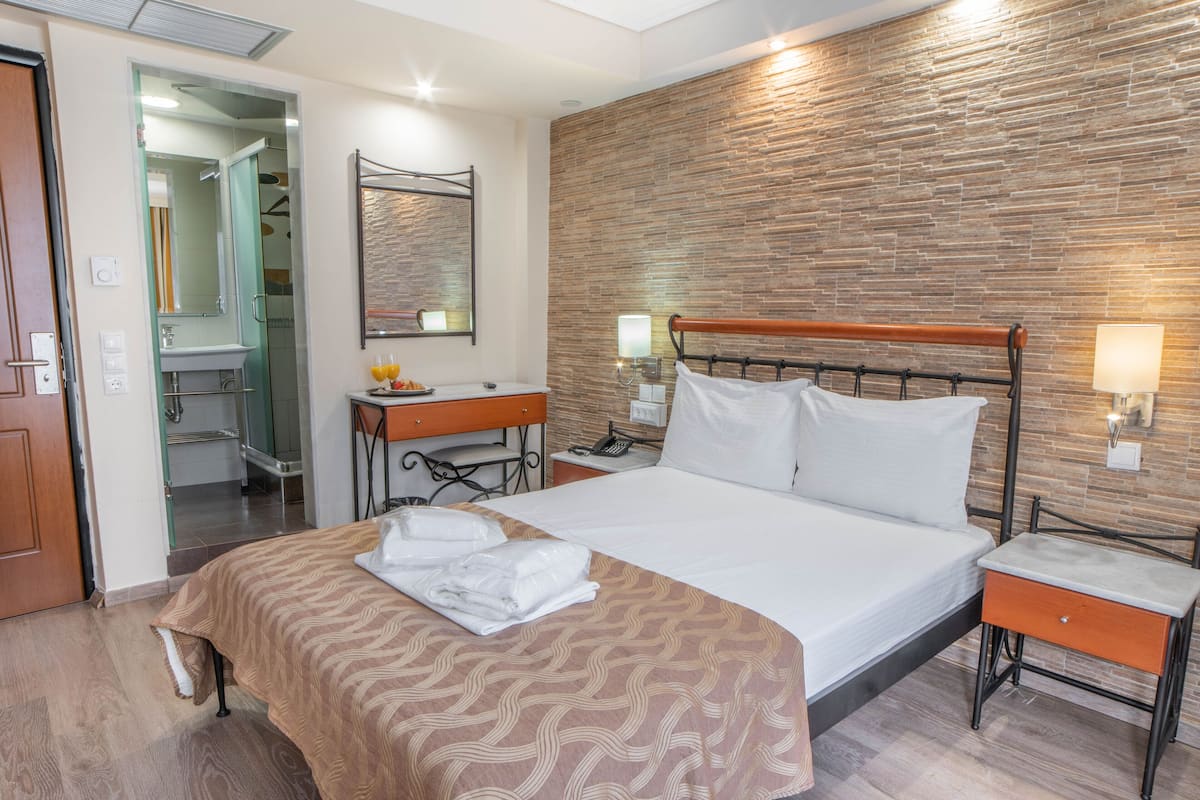 Superior Double Room | 2 bedrooms, blackout drapes, iron/ironing board, free WiFi