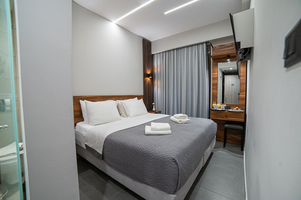 Deluxe Single Room | 2 bedrooms, blackout drapes, iron/ironing board, free WiFi