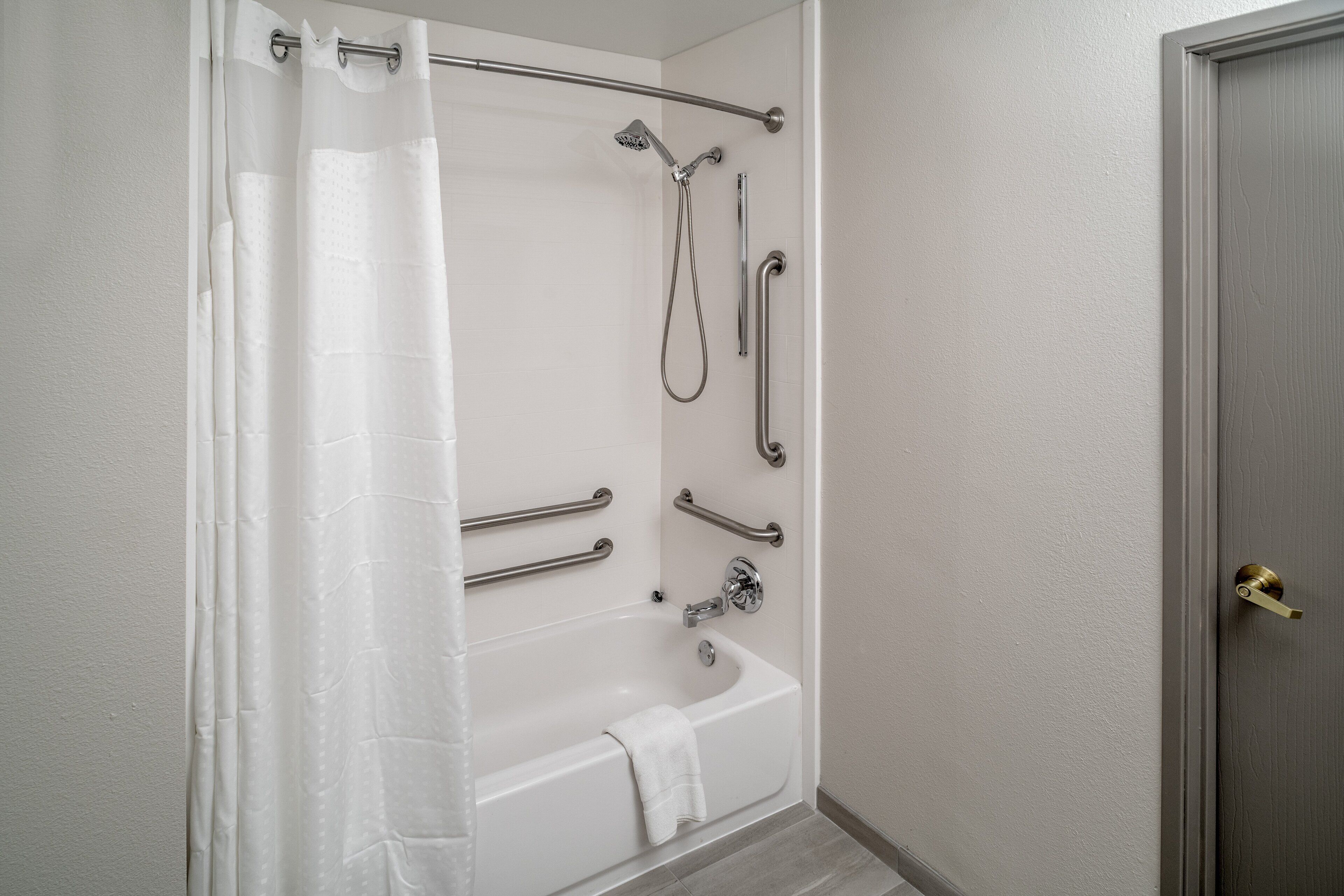 suite, 1 king bed, transfer shower, non smoking (communications) | bathroom | shower, hair dryer, towels