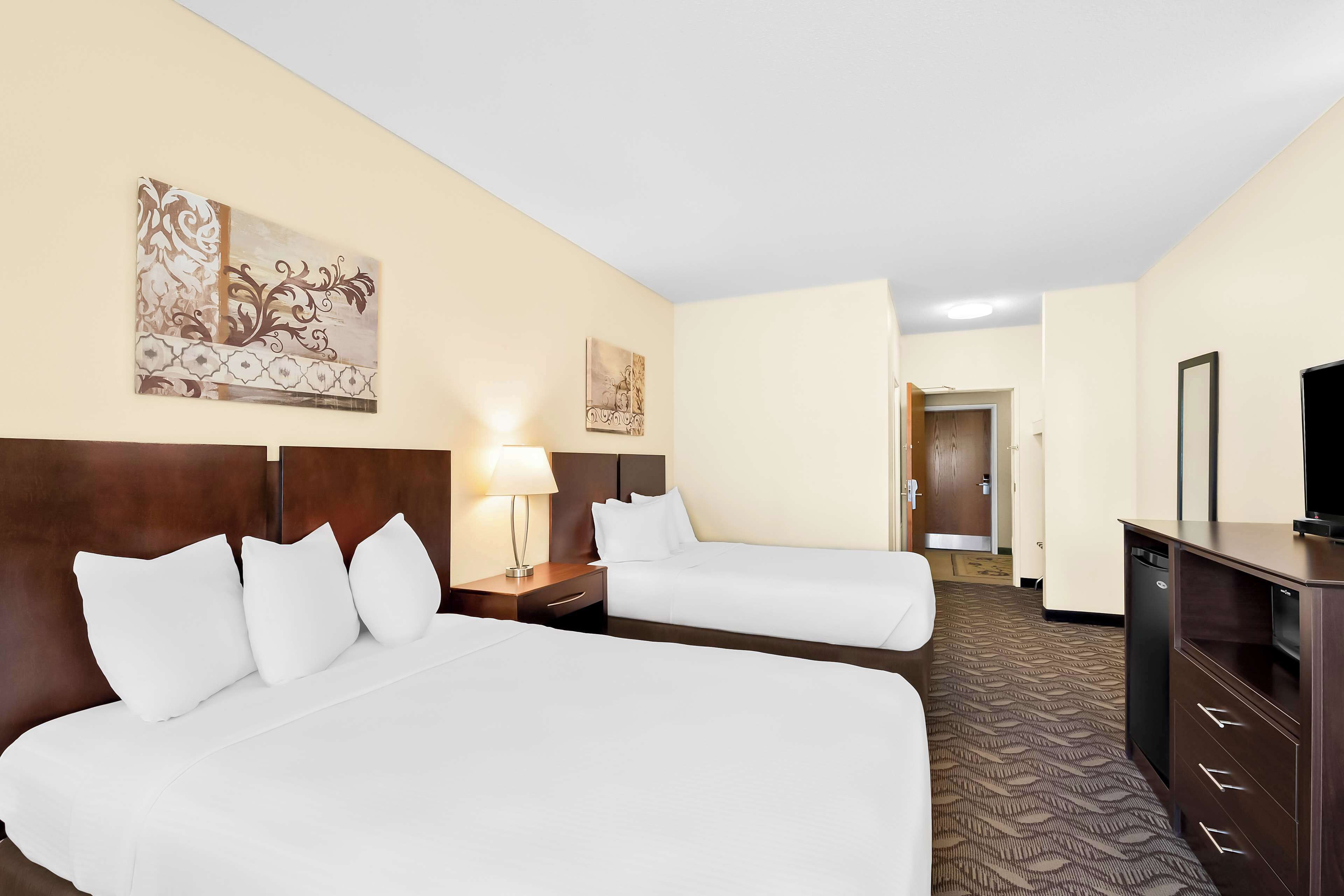 standard room, 2 double beds, non smoking | hypo-allergenic bedding, desk, laptop workspace, blackout curtains