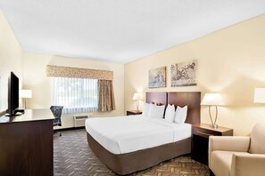 Hypo-allergenic bedding, desk, laptop workspace, blackout drapes - Best Western Nebraska City Inn (Nebraska City)