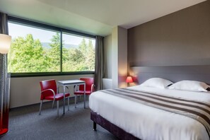 Superior Triple Room with 1 double bed and 1 single bed, Park View