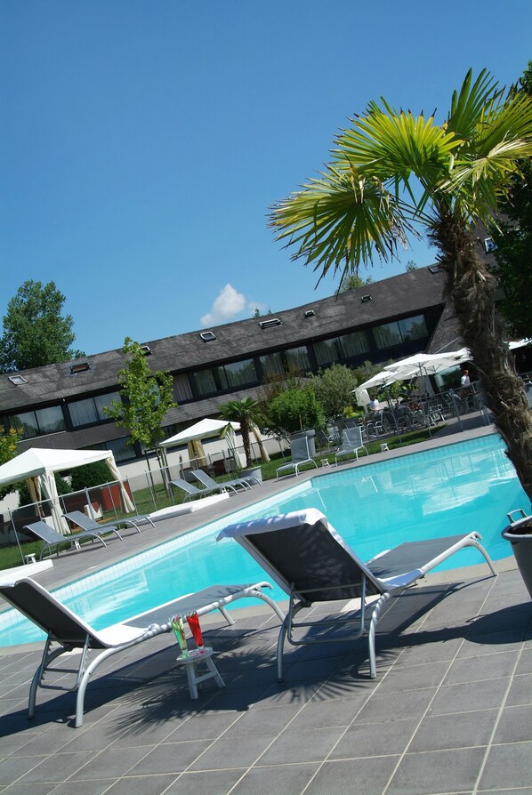 Seasonal outdoor pool, open 9:30 AM to 7:00 PM, sun loungers