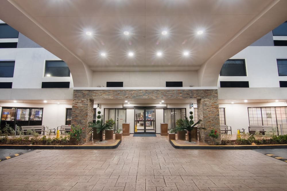 Holiday Inn Express & Suites Ft. Lauderdale Airport West by IHG