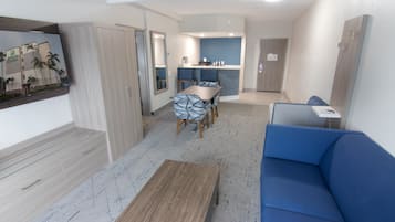 Zimmersafe, Schreibtisch, Bügeleisen/Bügelbrett, kostenlose Babybetten