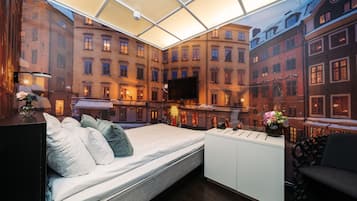 Room, 1 Double Bed, No Windows (Moderate) (bed size - 140 cm) | 高級寢具、客房內保險箱、隔音、熨斗/熨衣板