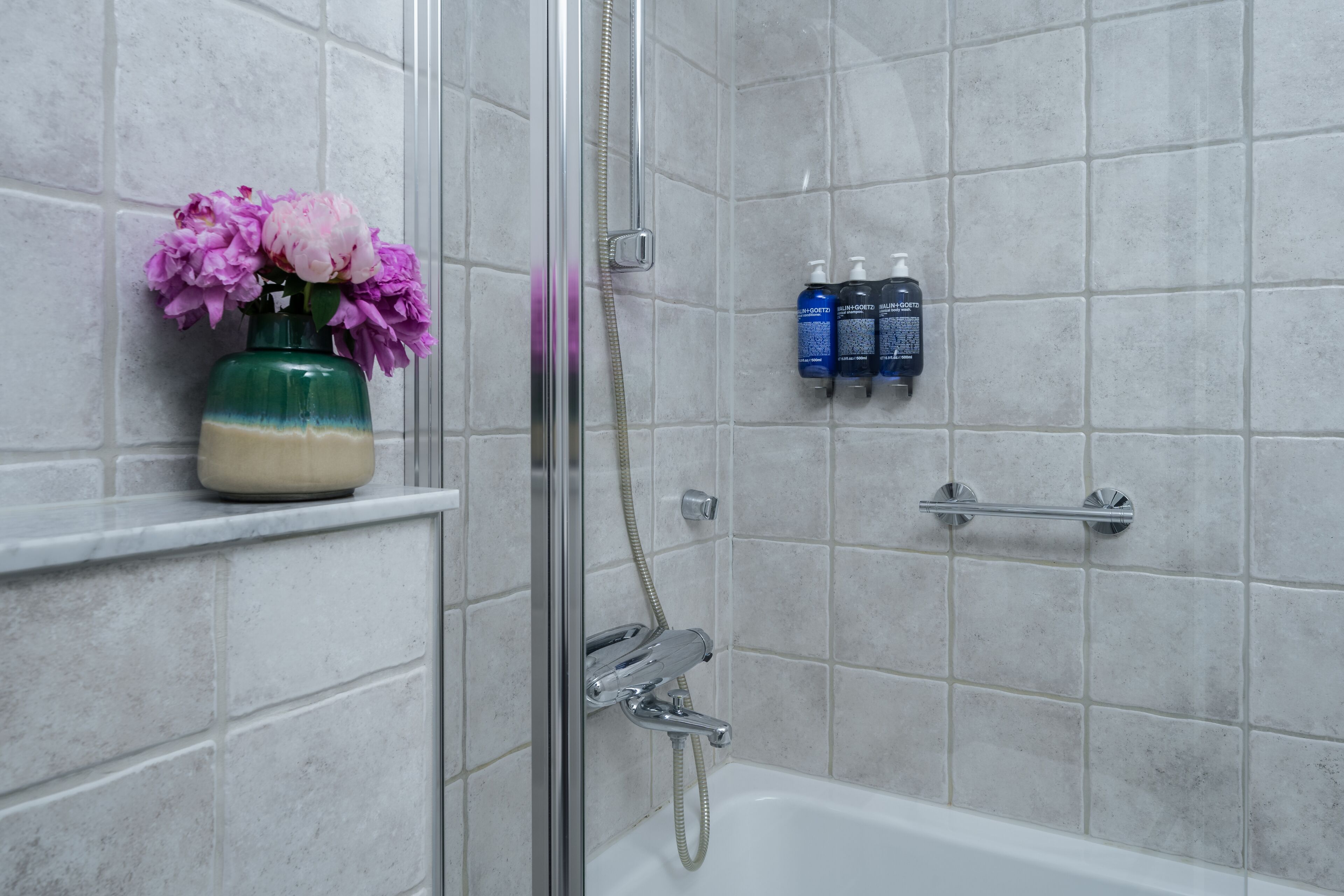 hair dryer, towels, soap, shampoo